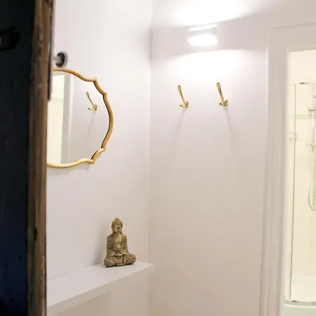 Sophisticated Decor Daire Roma