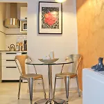 Sophisticated Decor Apartment *